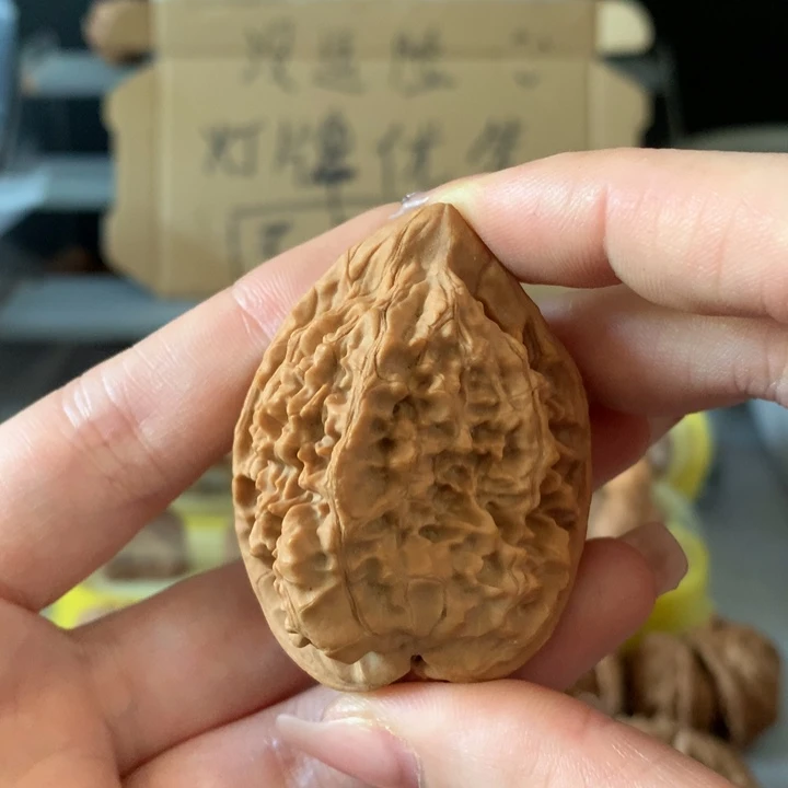 蓝***际吊坠文玩核桃异形单只，有瑕疵
