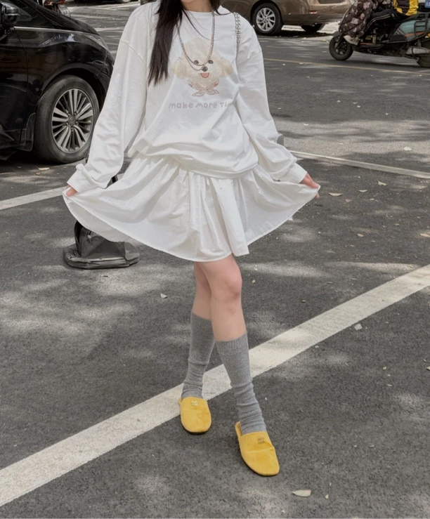 黑色静版紫色蝴蝶结乖巧狗狗大T