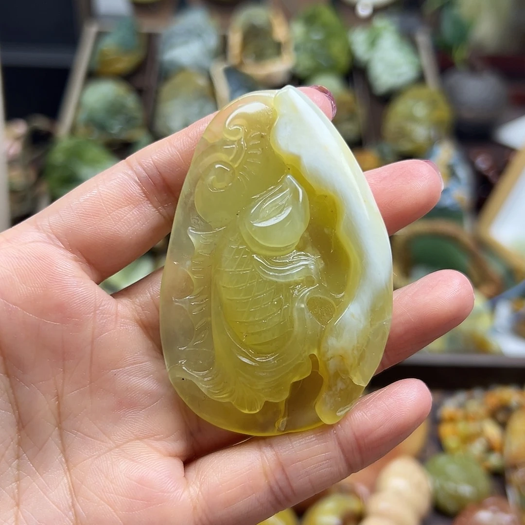 岫玉未镶嵌颈饰花玉鱼