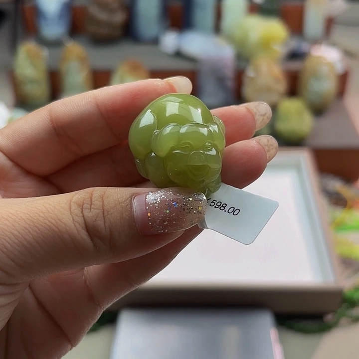 用***4和田玉未镶嵌颈饰