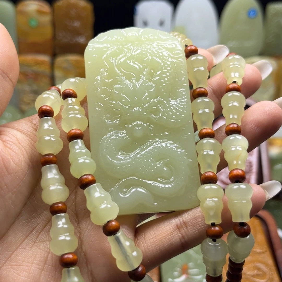 思***片天然玉石龙牌吊坠