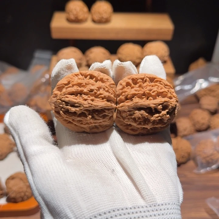 陈***安文玩核桃吊坠41麦虎