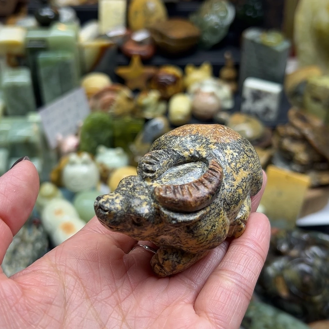 *****岫岩河磨玉（透闪石质玉）未镶嵌颈饰河磨玉牛