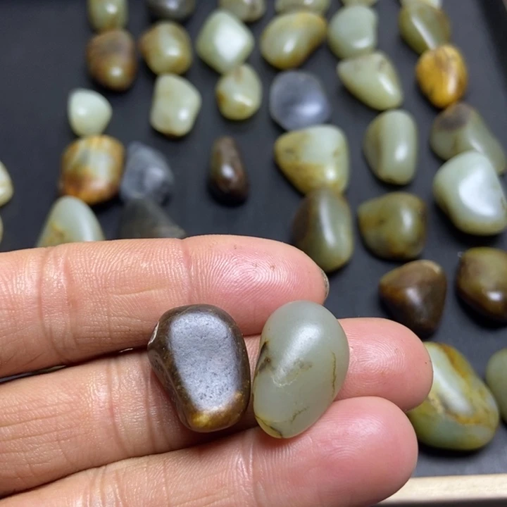 M***Q和田玉（糖玉）未镶嵌珠宝奇石