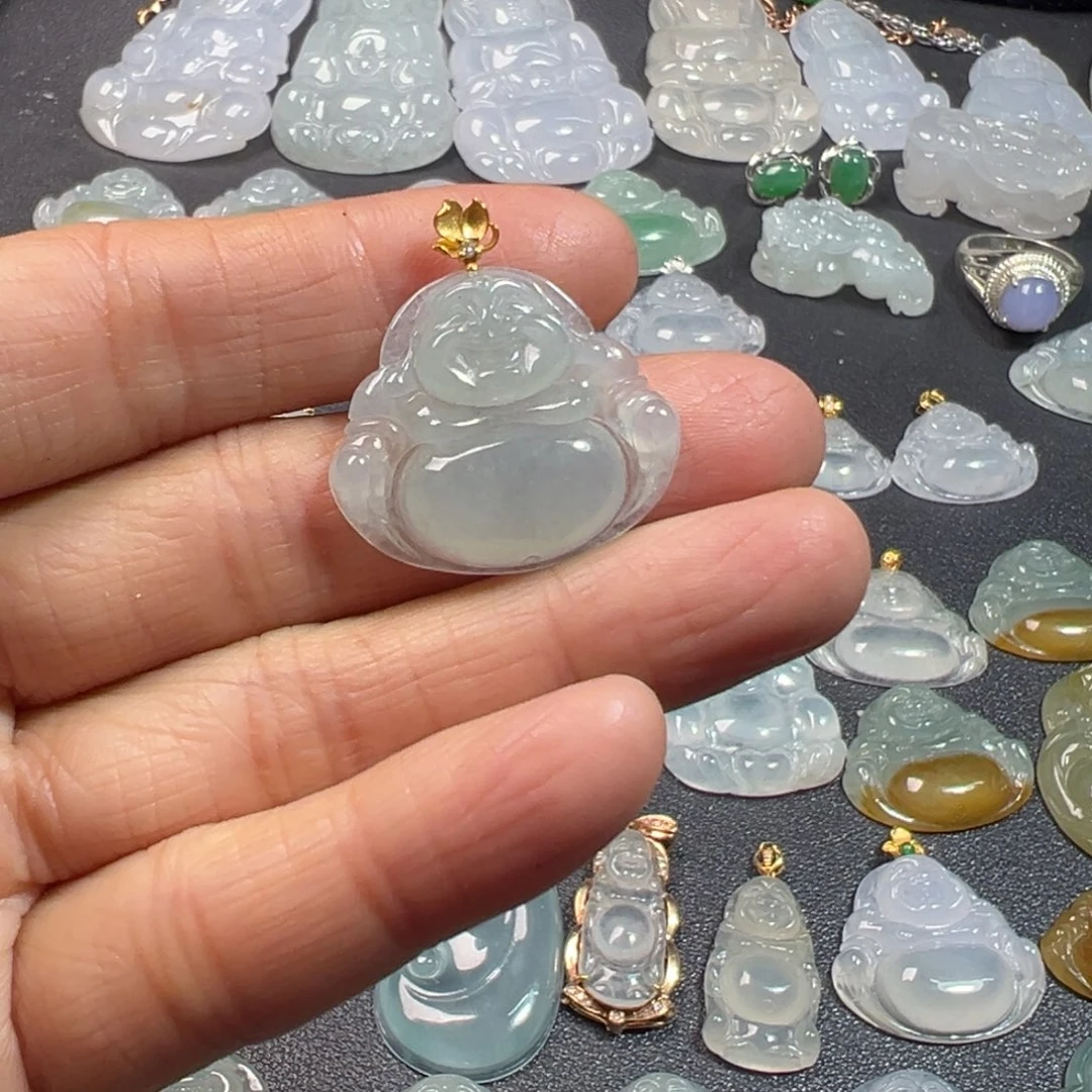 翡翠18K金镶嵌颈饰佛