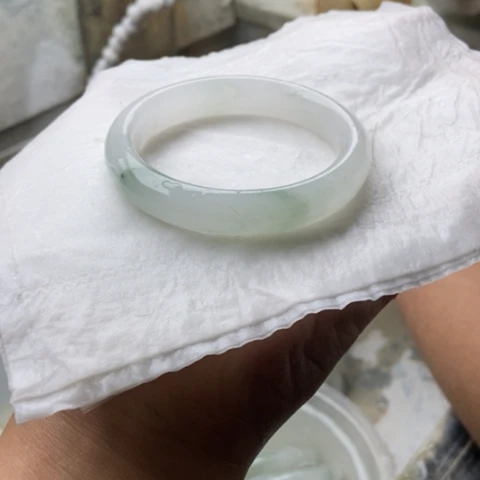 石英质玉手镯未镶嵌幸**家