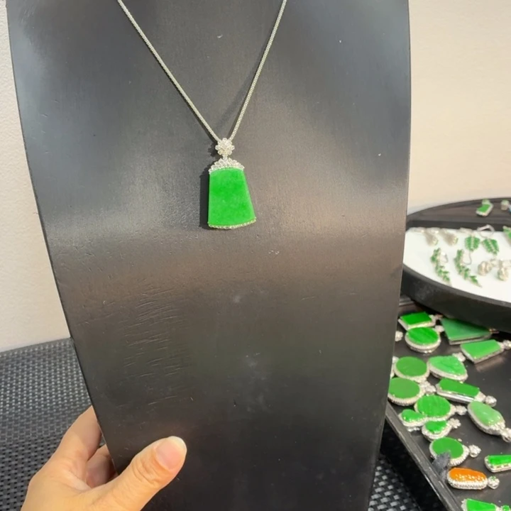 翡翠18K金镶嵌吊坠(不含链)翡翠