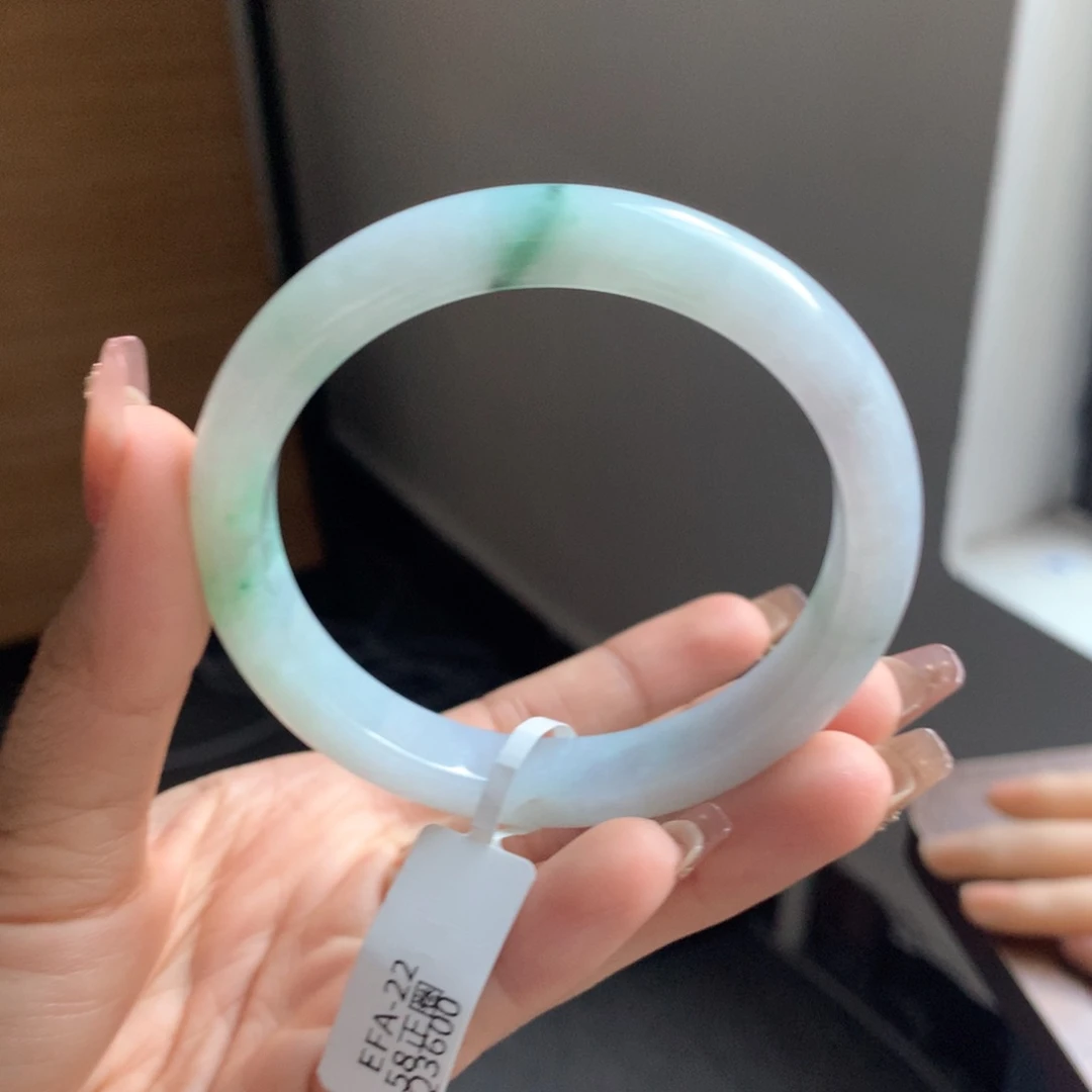 翡翠手镯未镶嵌糯冰俏绿22号