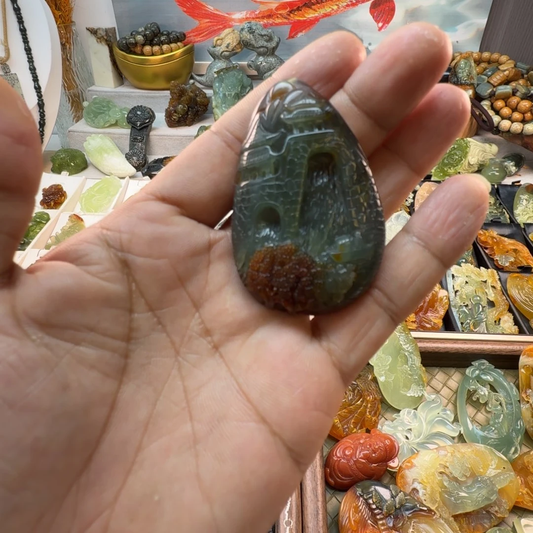 蛇纹石玉未镶嵌颈饰