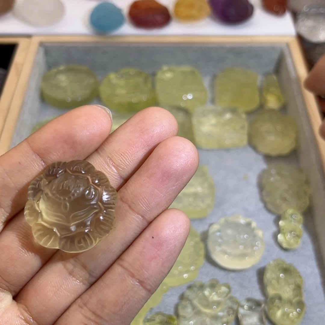 水晶颈饰银S925镶嵌水****?黄水花苞狐36