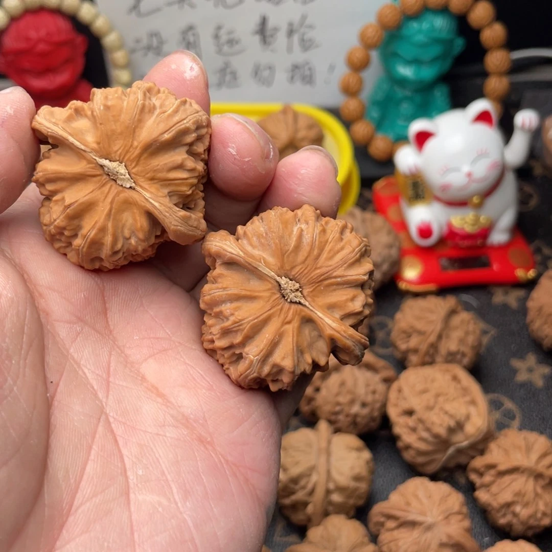 核桃把件静**深40.5微水点白狮子