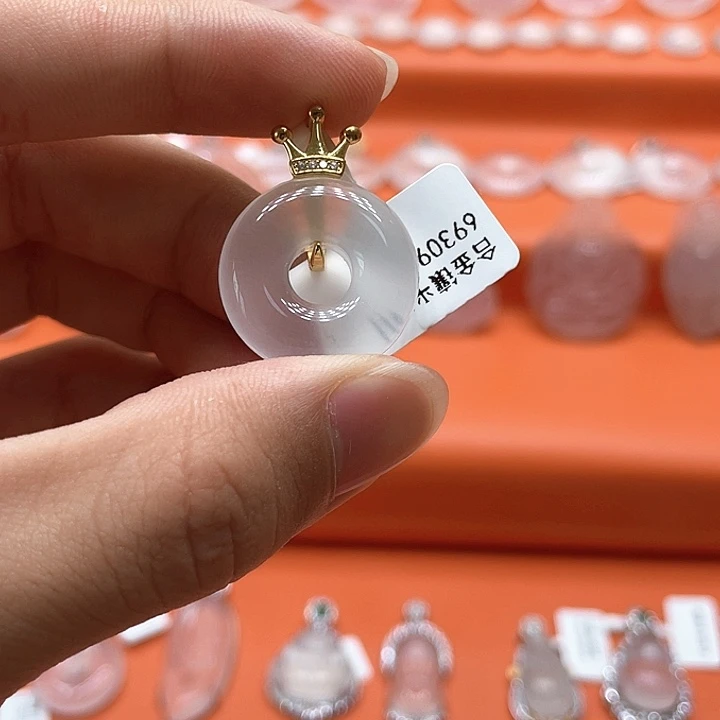 石英质玉合金颈饰