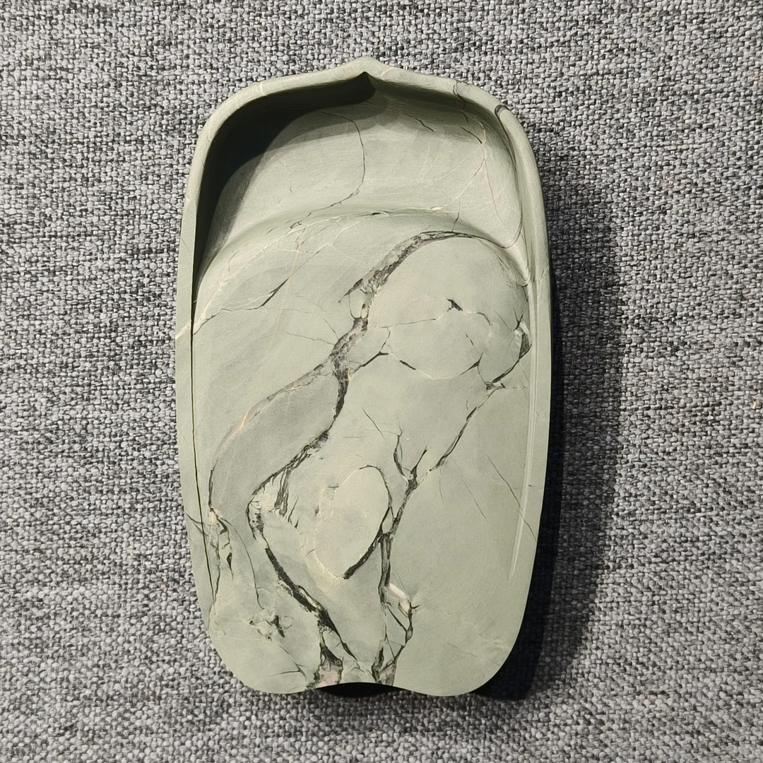 老坑洮砚，喇嘛崖老坑鸭头绿莲瓣砚，尺寸10.5*6*1.7厘米