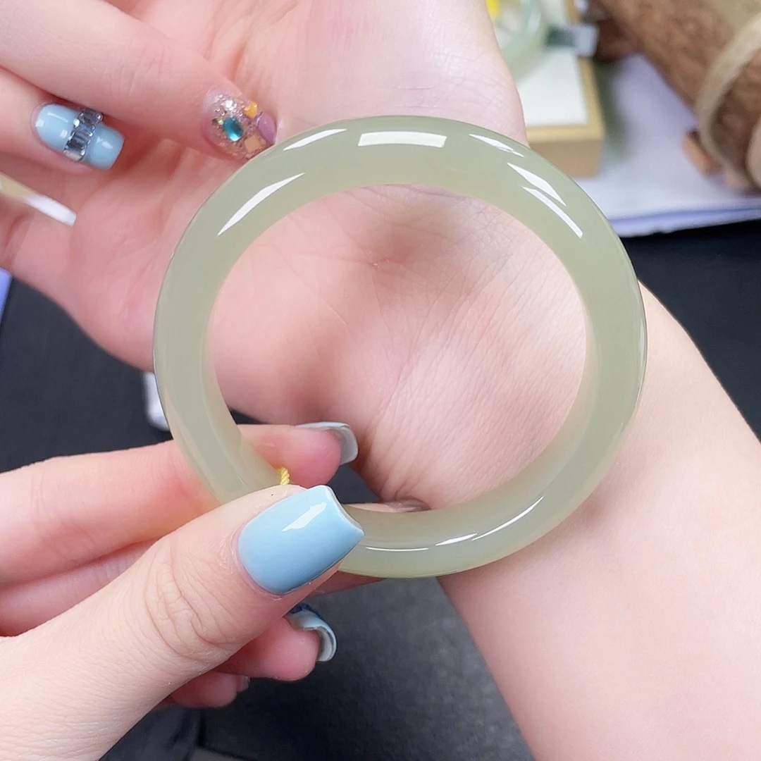 和田玉未镶嵌手镯