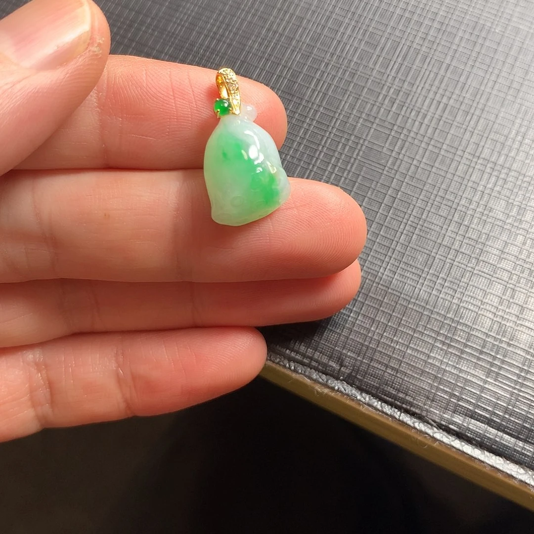 翡翠颈饰18K金镶嵌翡翠