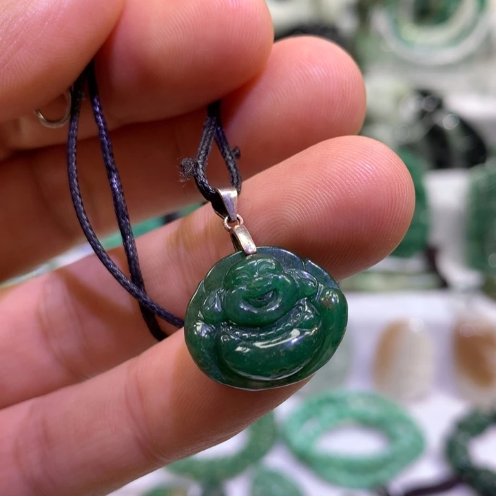 徒***色独山玉未镶嵌颈饰