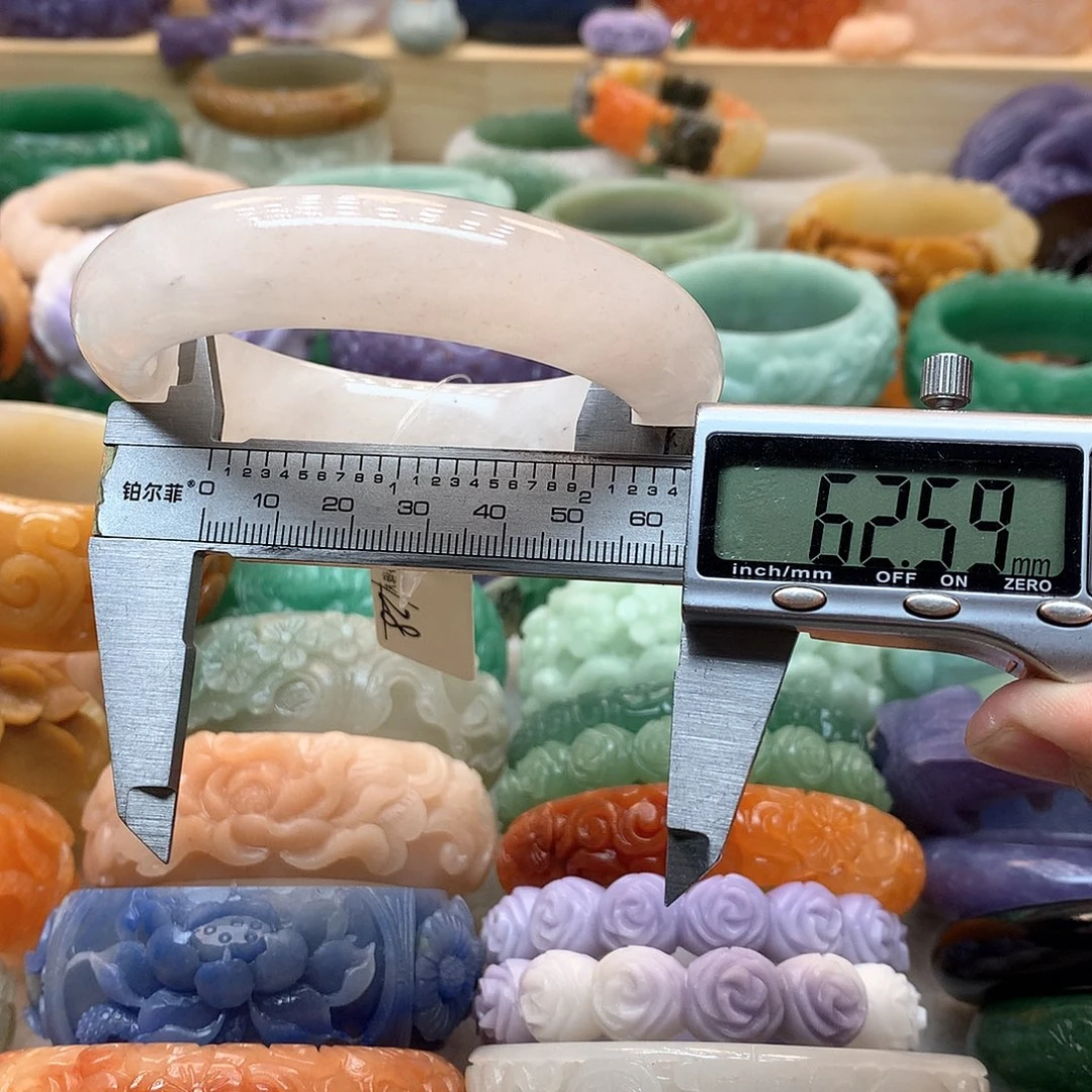 未镶嵌手镯石英质玉