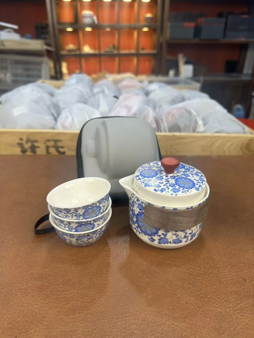 缠枝莲青花便携式旅行茶具套装一壶三杯