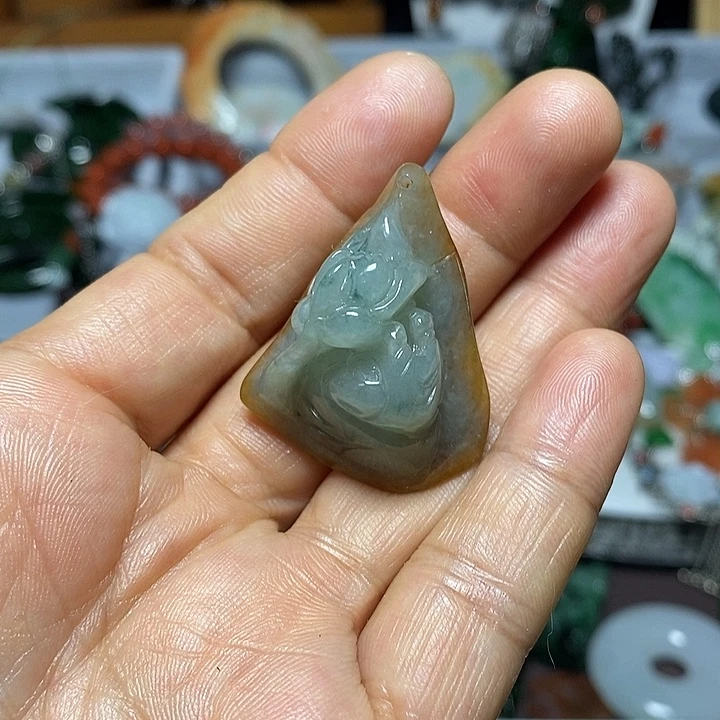 翡翠未镶嵌吊坠(赠链)