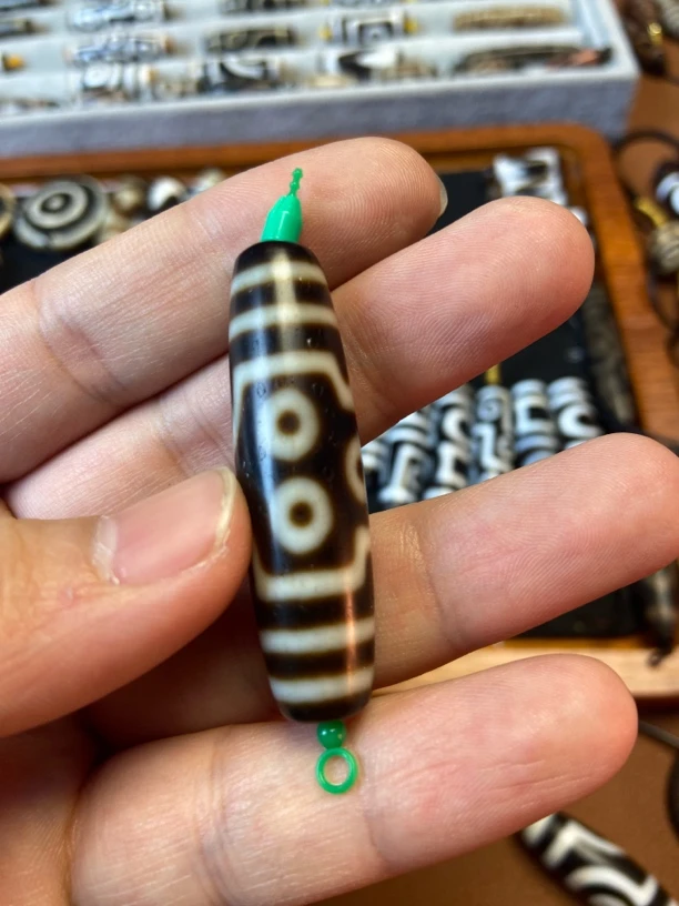 行运坦城七眼牙黄玛瑙