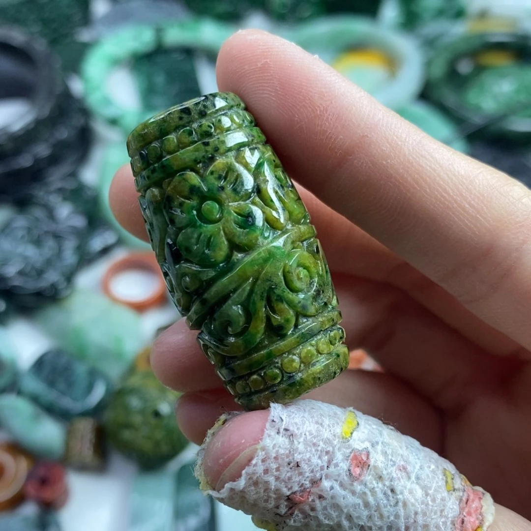 翡翠颈饰未镶嵌董*