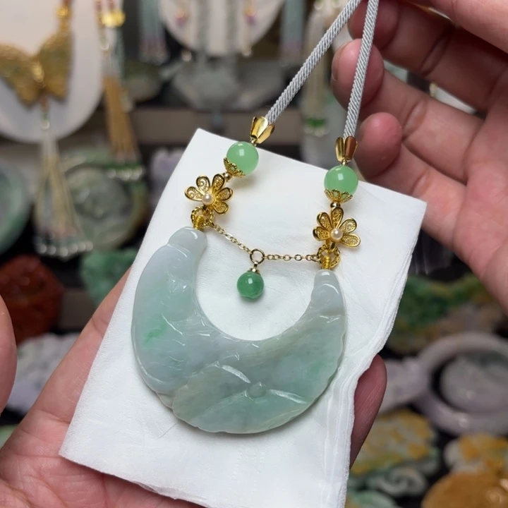 翡翠未镶嵌颈饰吊坠