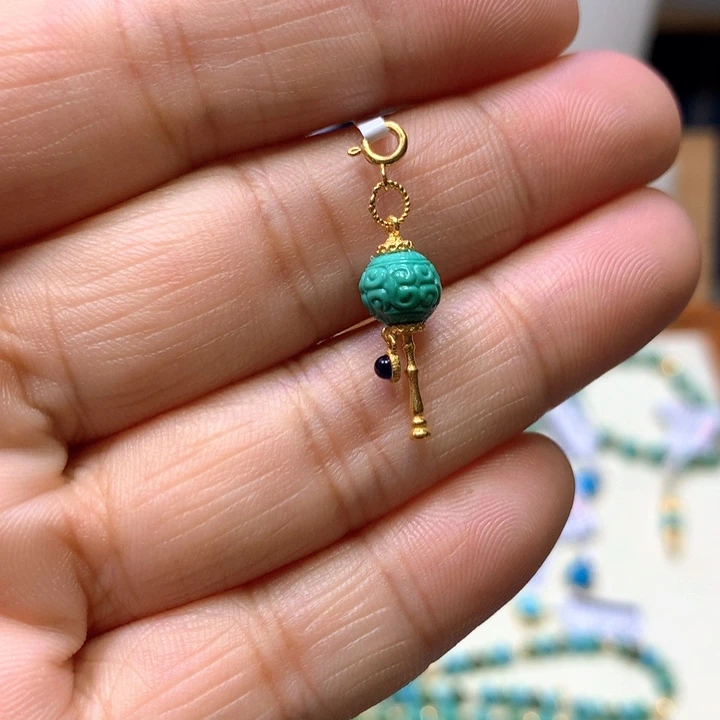 绿松石18K金镶嵌挂件