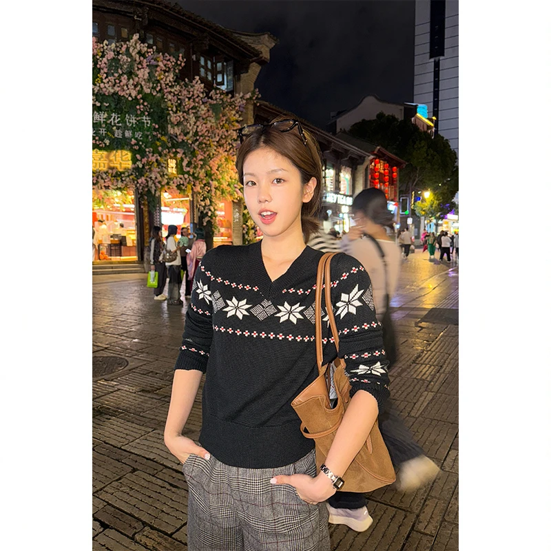 Tuuuh【静奢黑莲】V领毛衣女秋复古费尔岛黑色针织衫上衣M37914TU53