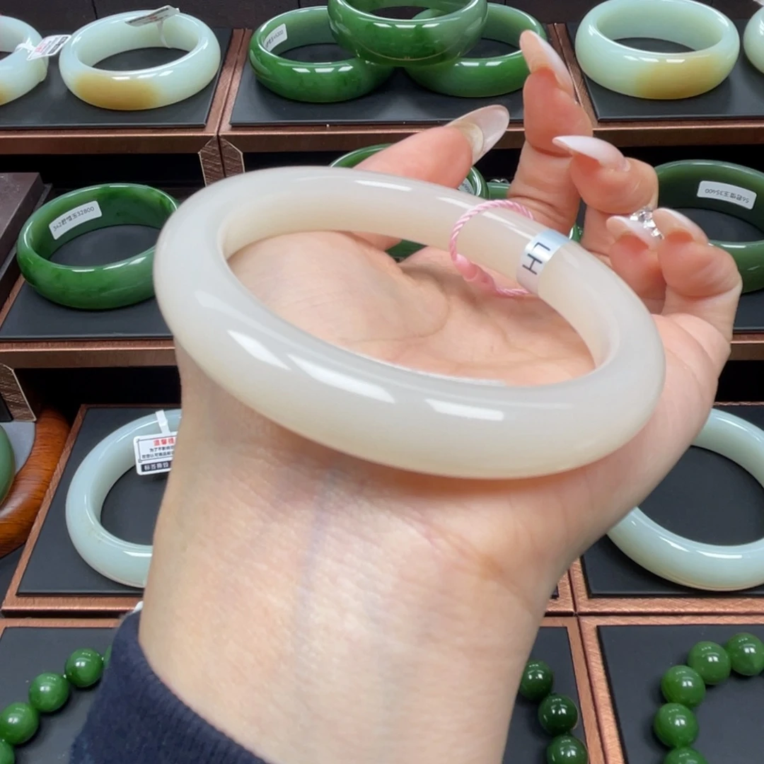 和田玉未镶嵌手镯