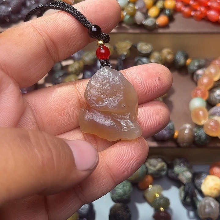 阿拉善彩玛瑙吊坠