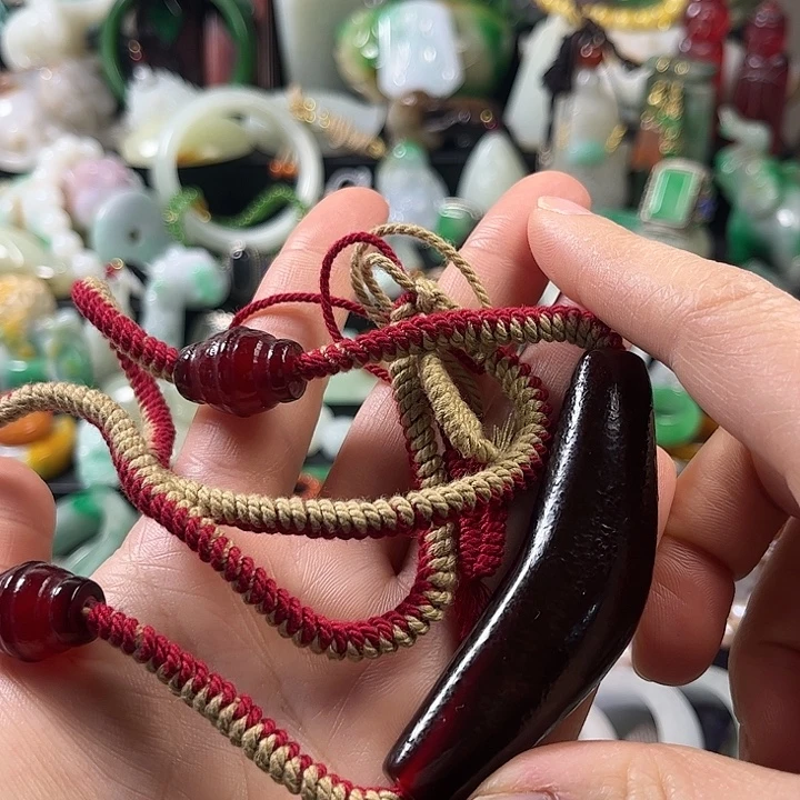 翡翠未镶嵌颈饰翡翠未镶嵌颈饰