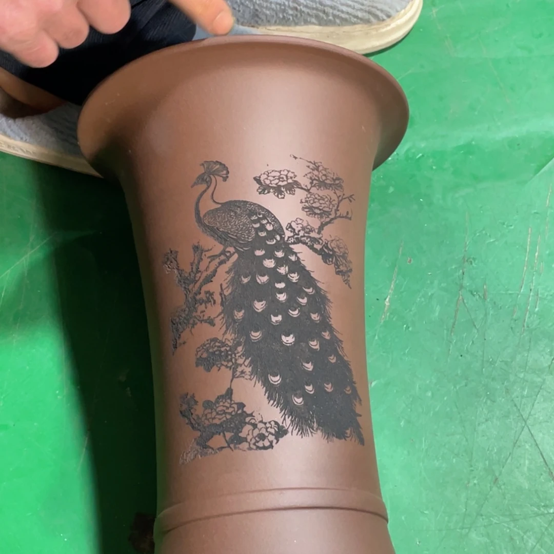 花盆紫砂刻绘孔雀