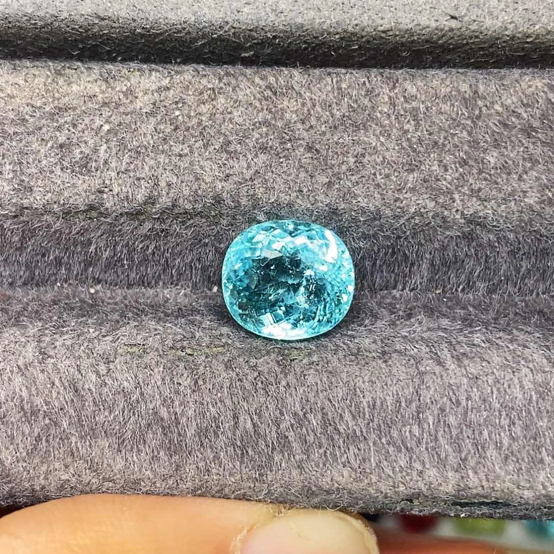 3.32克拉天然霓虹蓝色帕拉伊巴未镶嵌碧玺