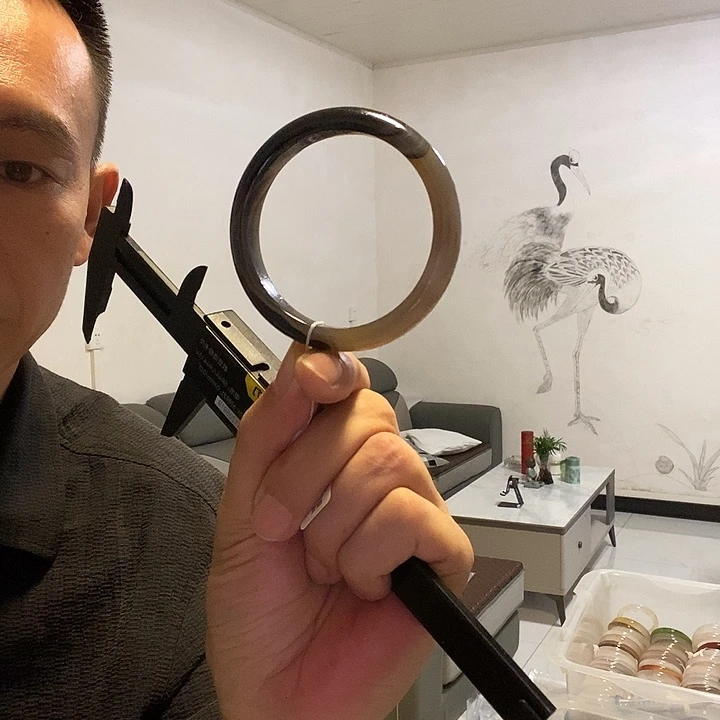 知***玛瑙/玉髓未镶嵌手镯52圈口