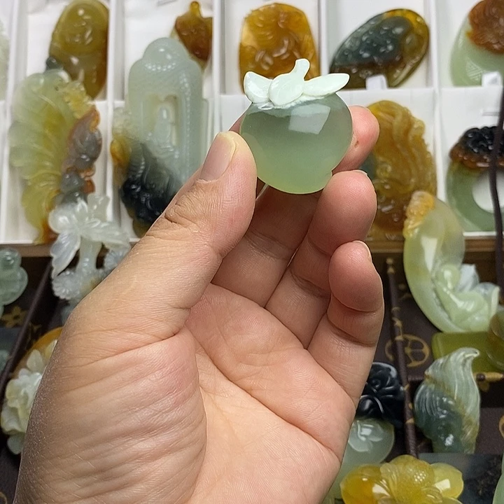 蛇纹石玉未镶嵌颈饰