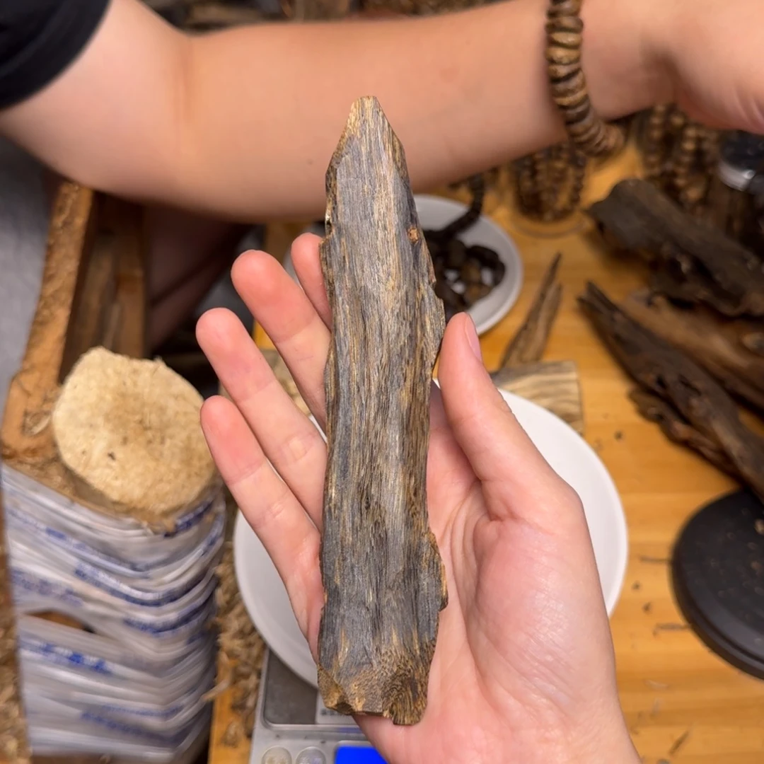 沉香碎屑沉香张勺子块料30克