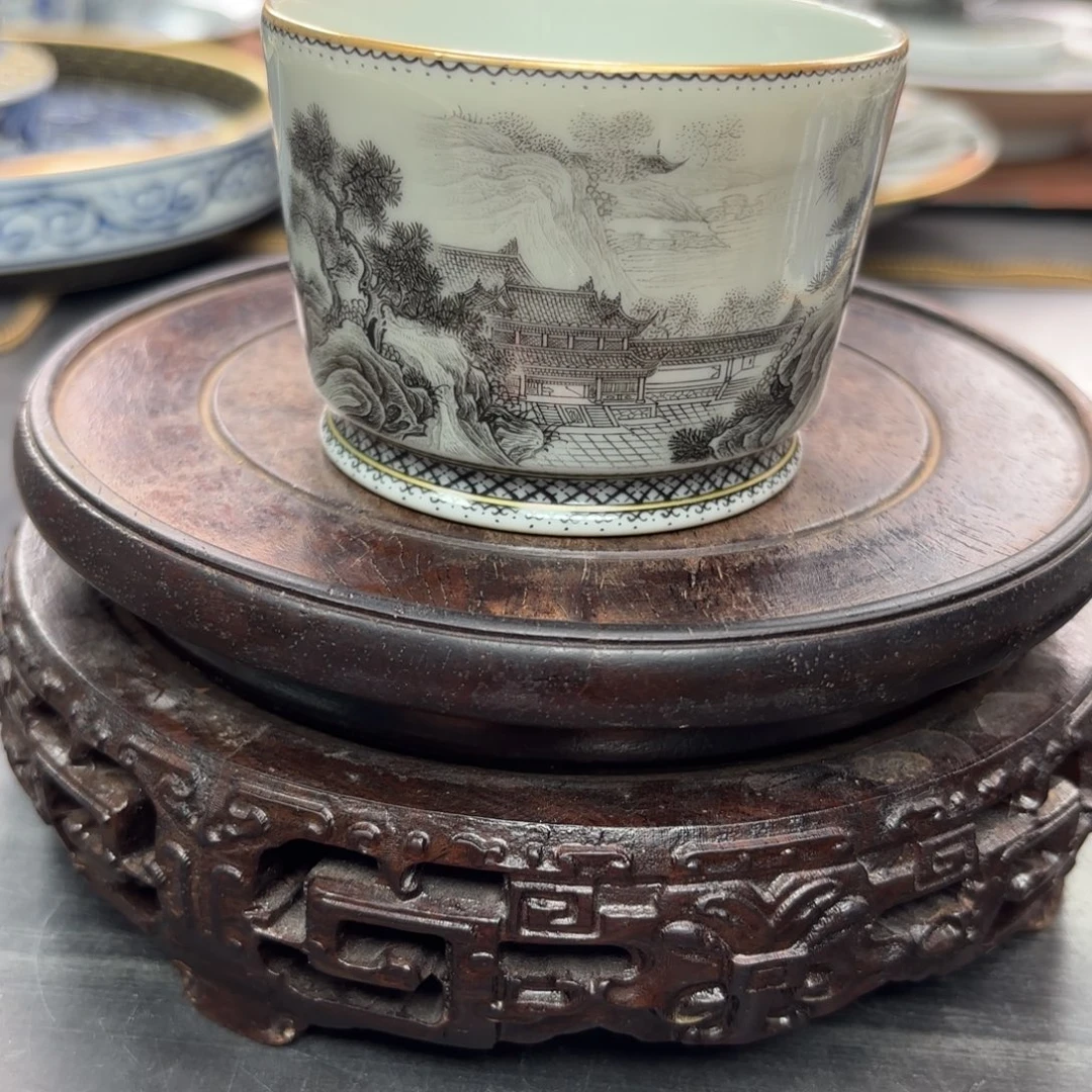 小***天手绘墨彩楼阁杯子