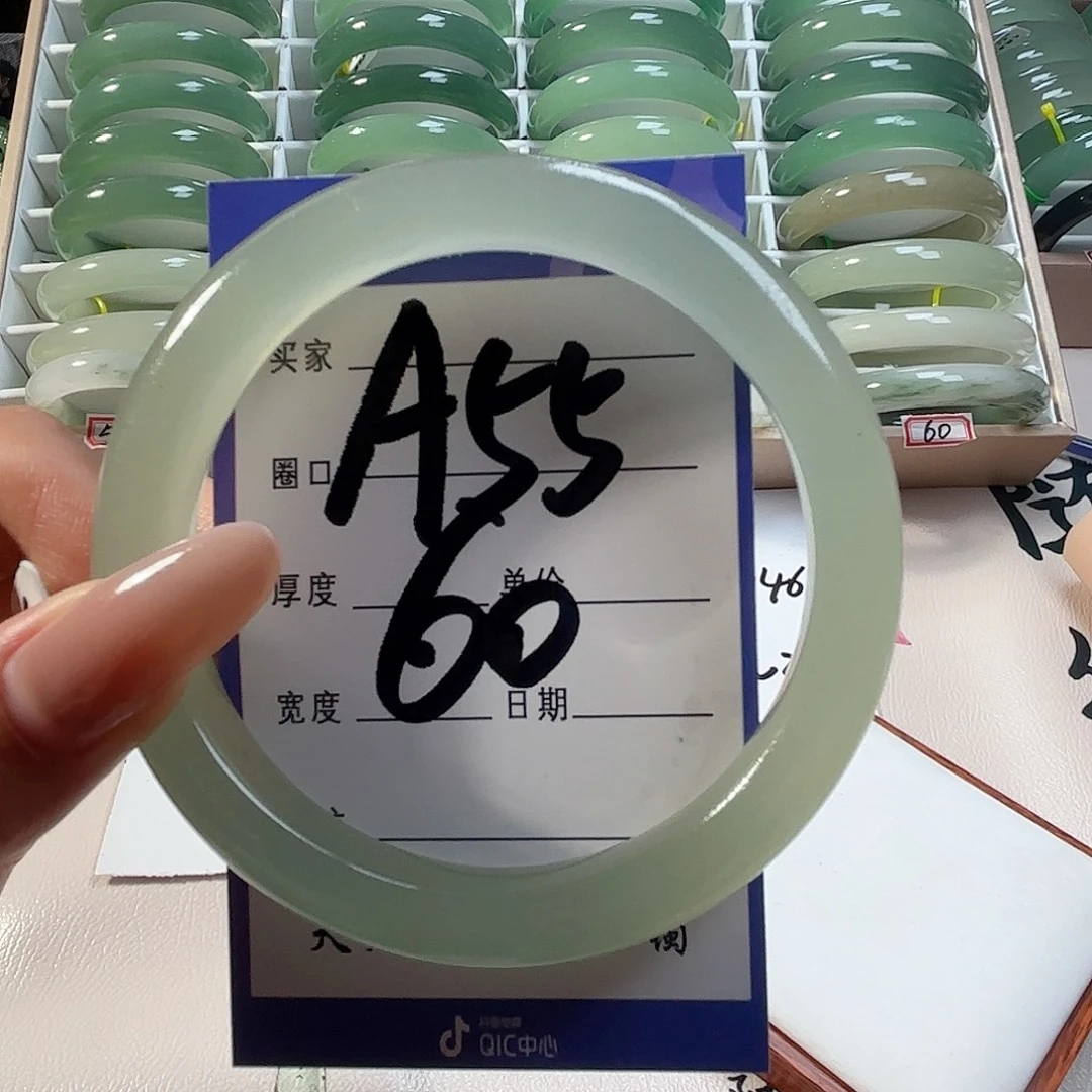 未镶嵌手镯石英质玉