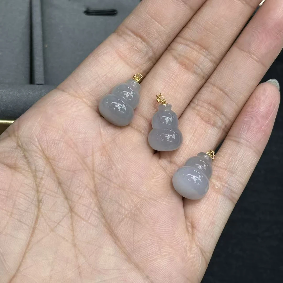 《SJ01》天然和田玉冰烟紫葫芦吊坠约19*12MM18k金多样性发其一