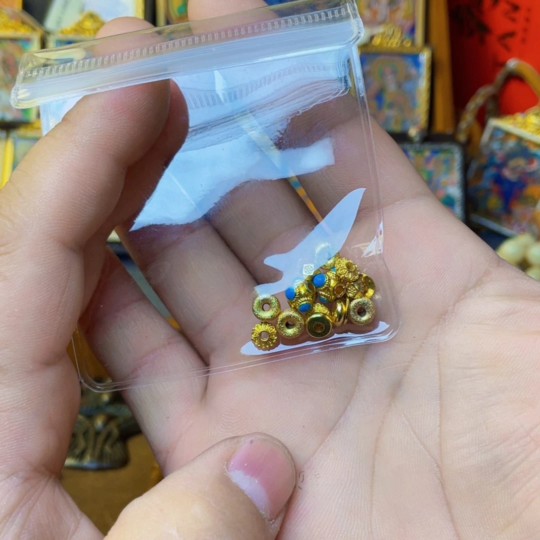 镀金 黄铜电镀。配饰。