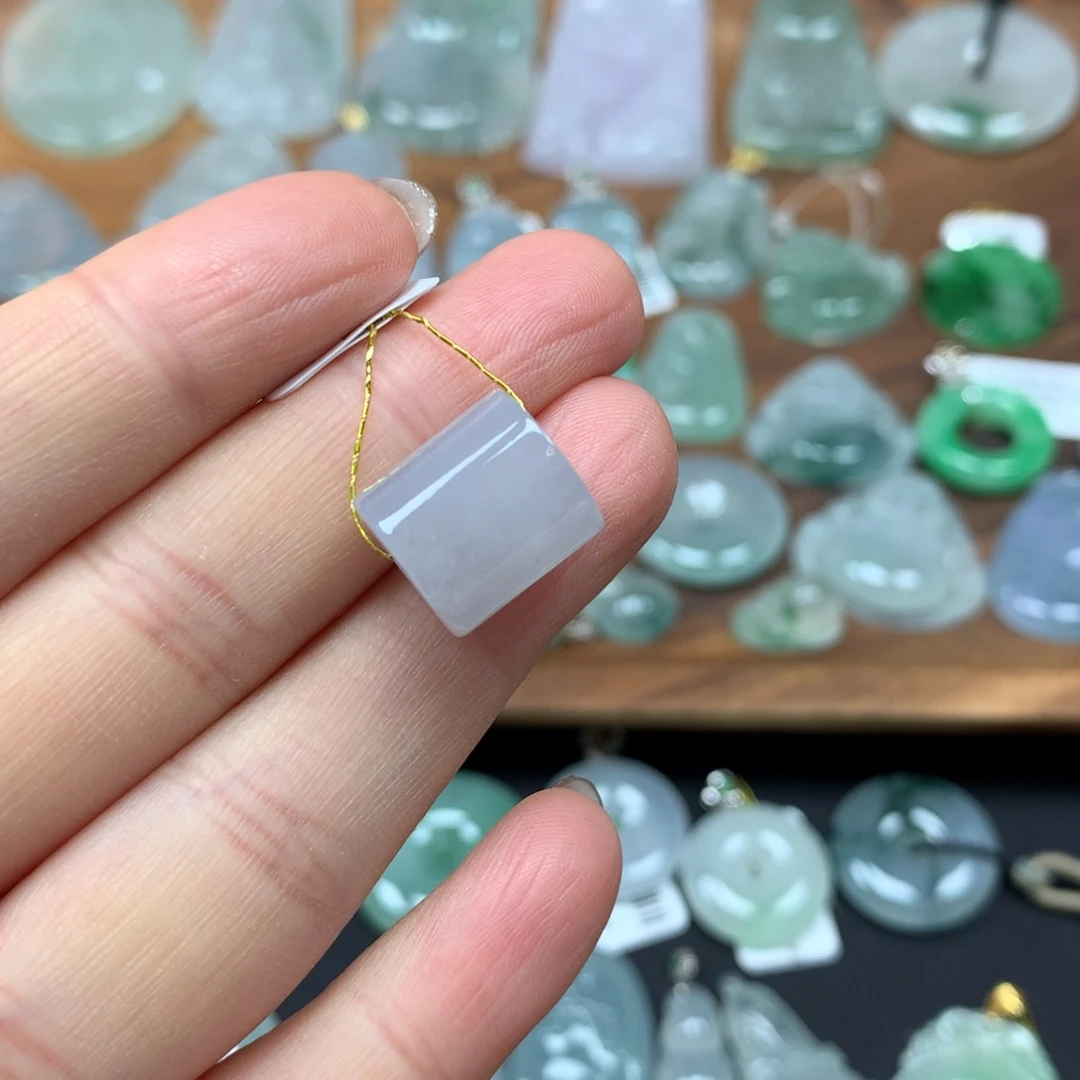 翡翠颈饰未镶嵌路路通