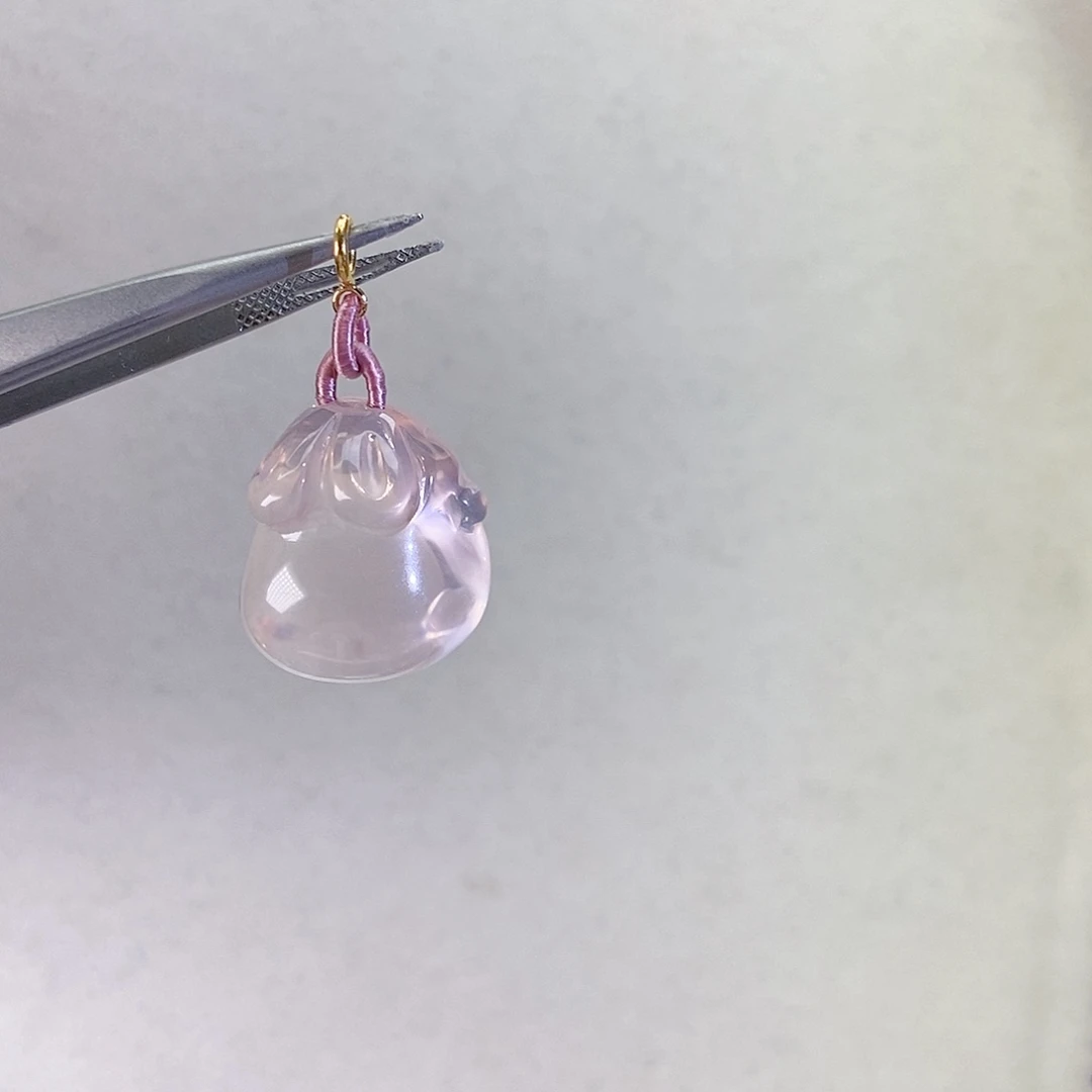 18K金镶嵌颈饰芙蓉石兔兔星光粉
