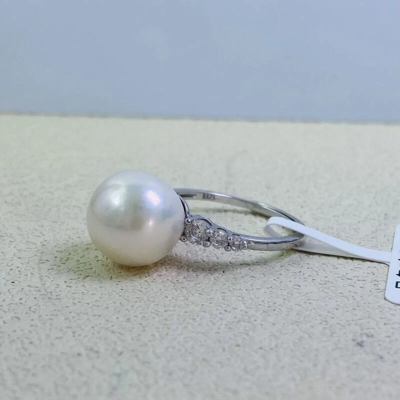 淡水珍珠 冷白三钻戒指 C106