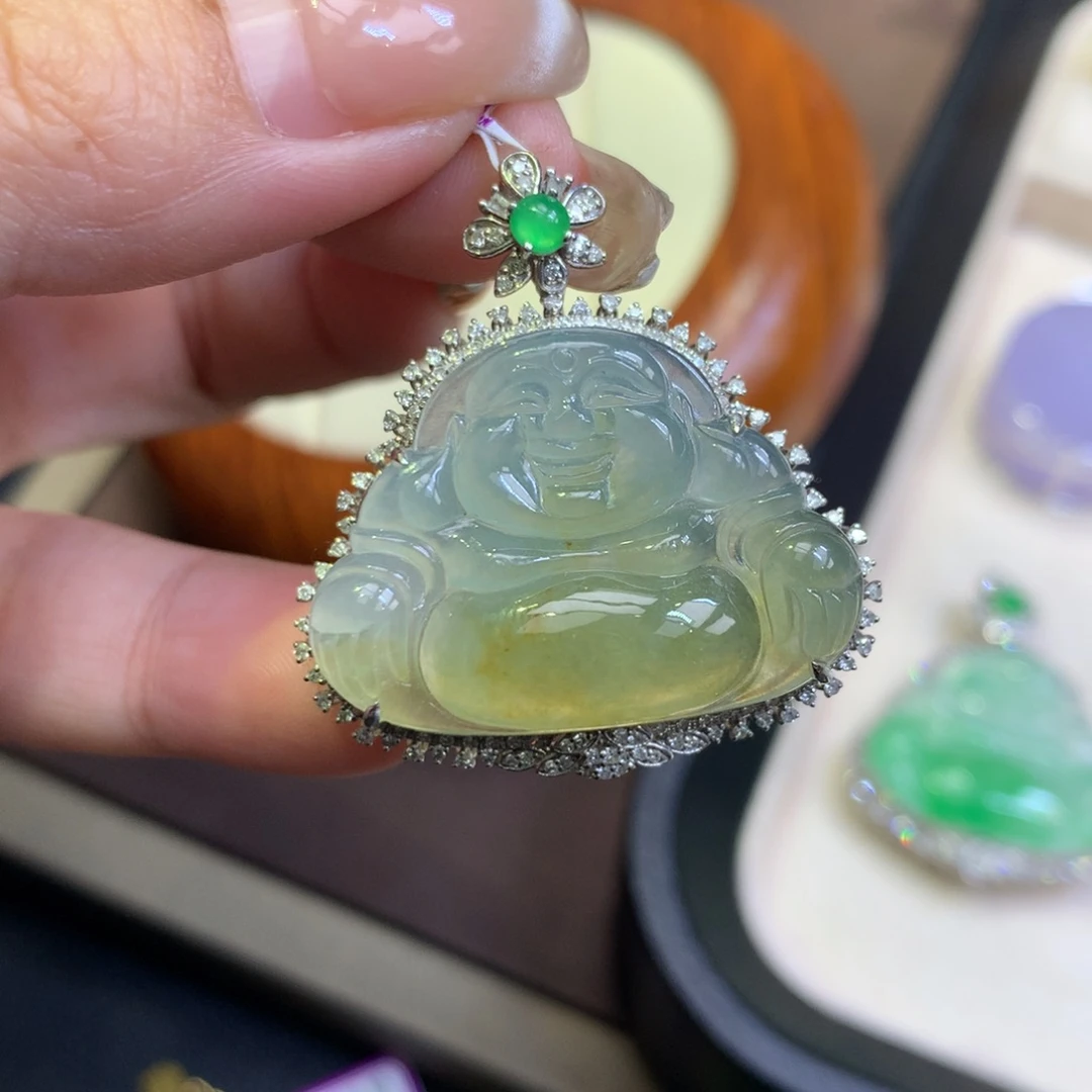 翡翠18K金镶嵌颈饰