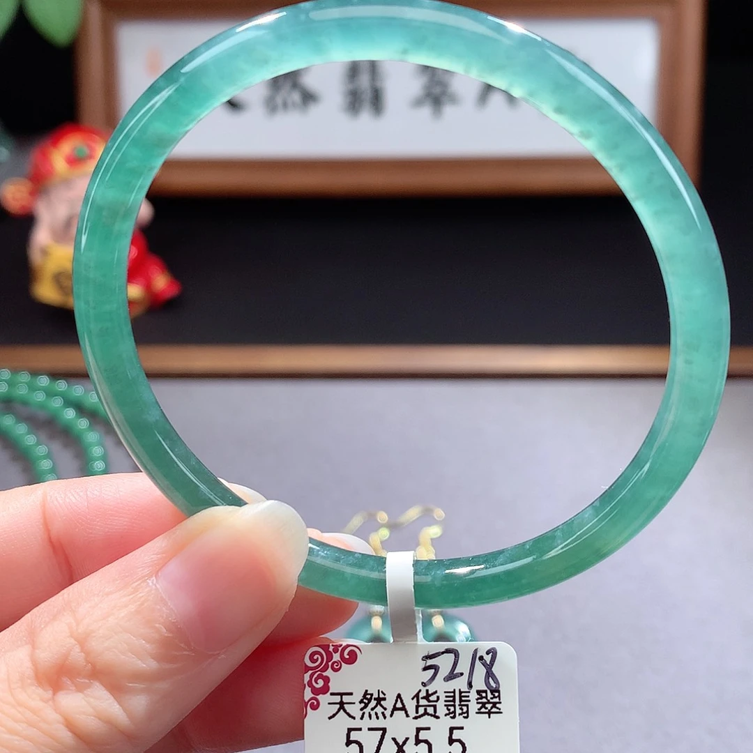 未镶嵌手镯（圆镯）翡翠