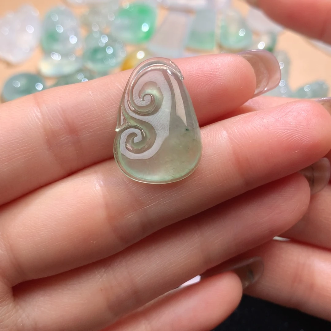 翡翠挂件未镶嵌如意