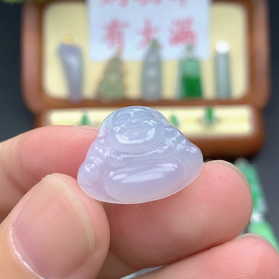 翡翠未镶嵌颈饰佛