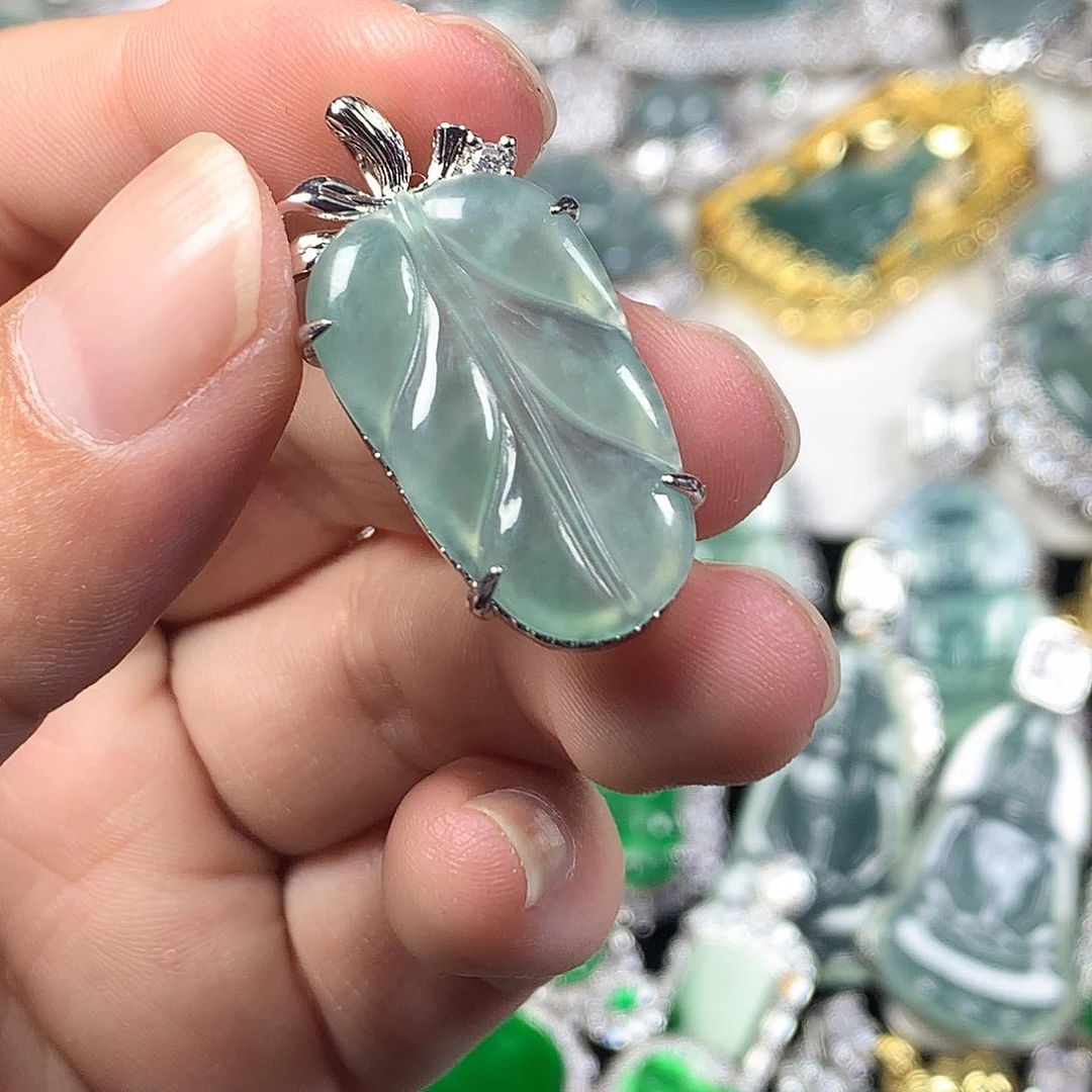 翡翠未镶嵌颈饰叶子