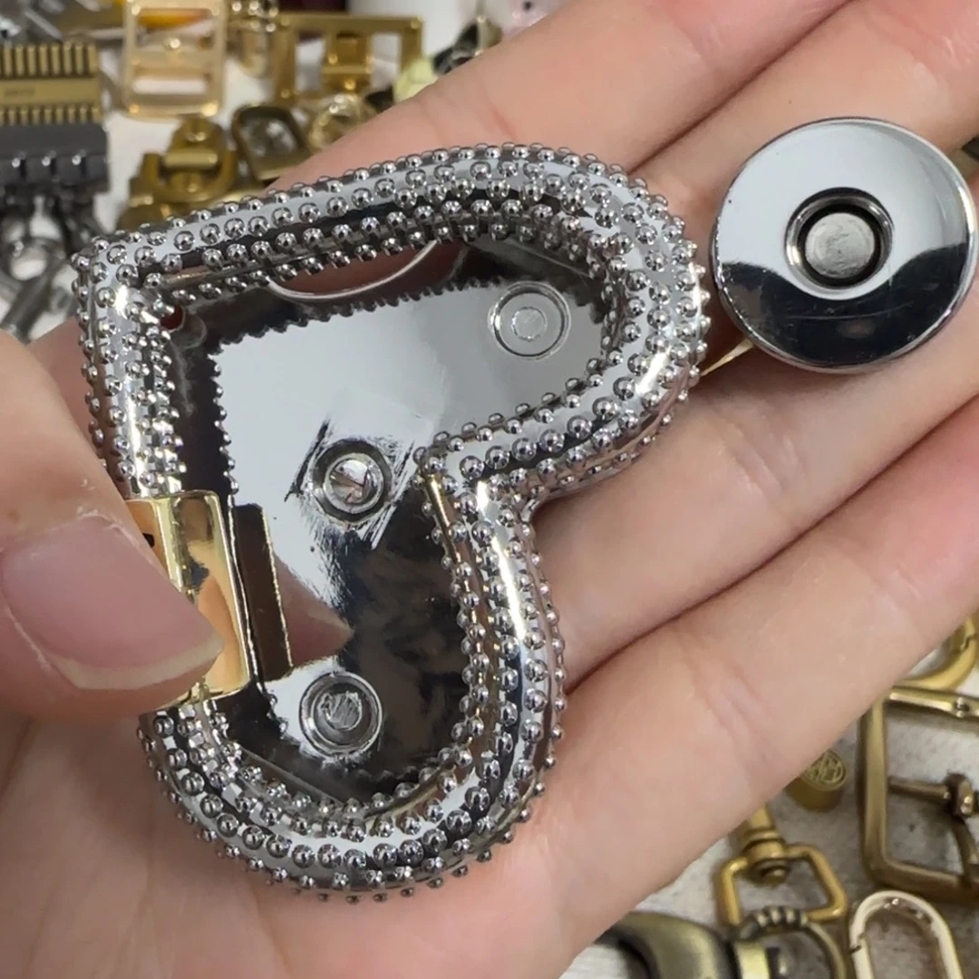 银色磁吸包锁10元一个.