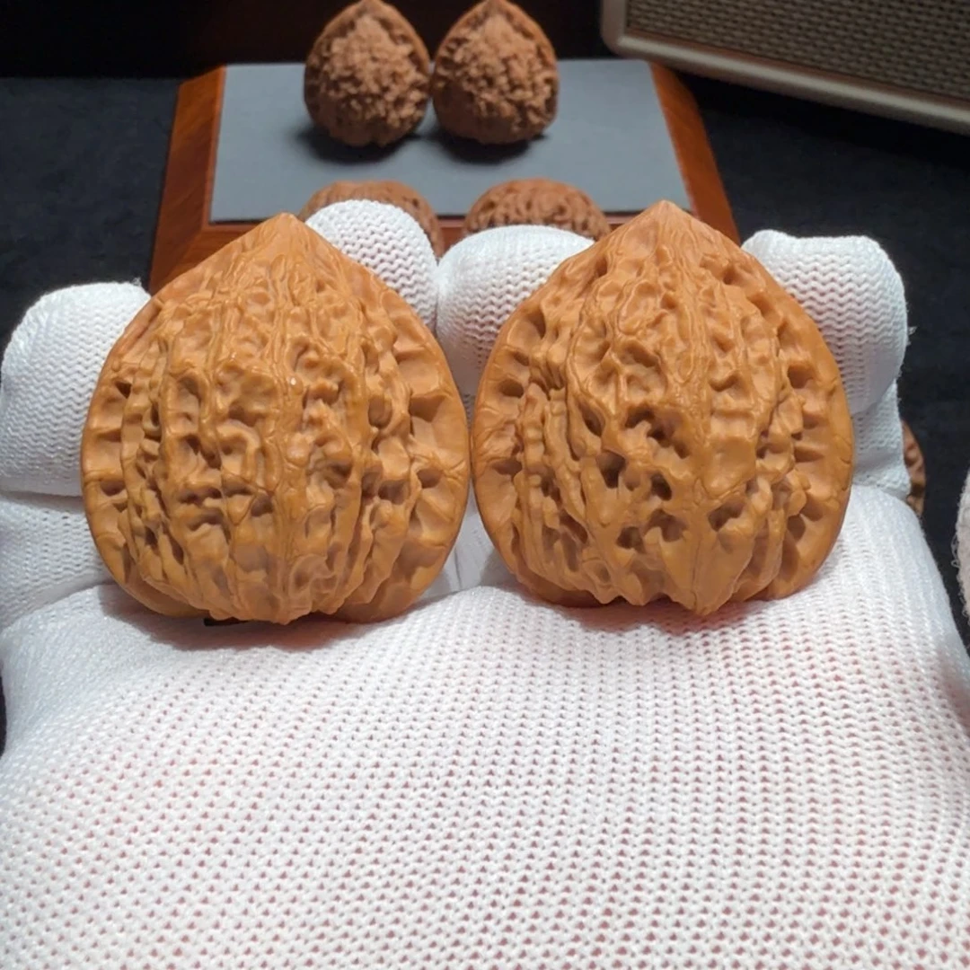 文玩核桃吊坠金牛38